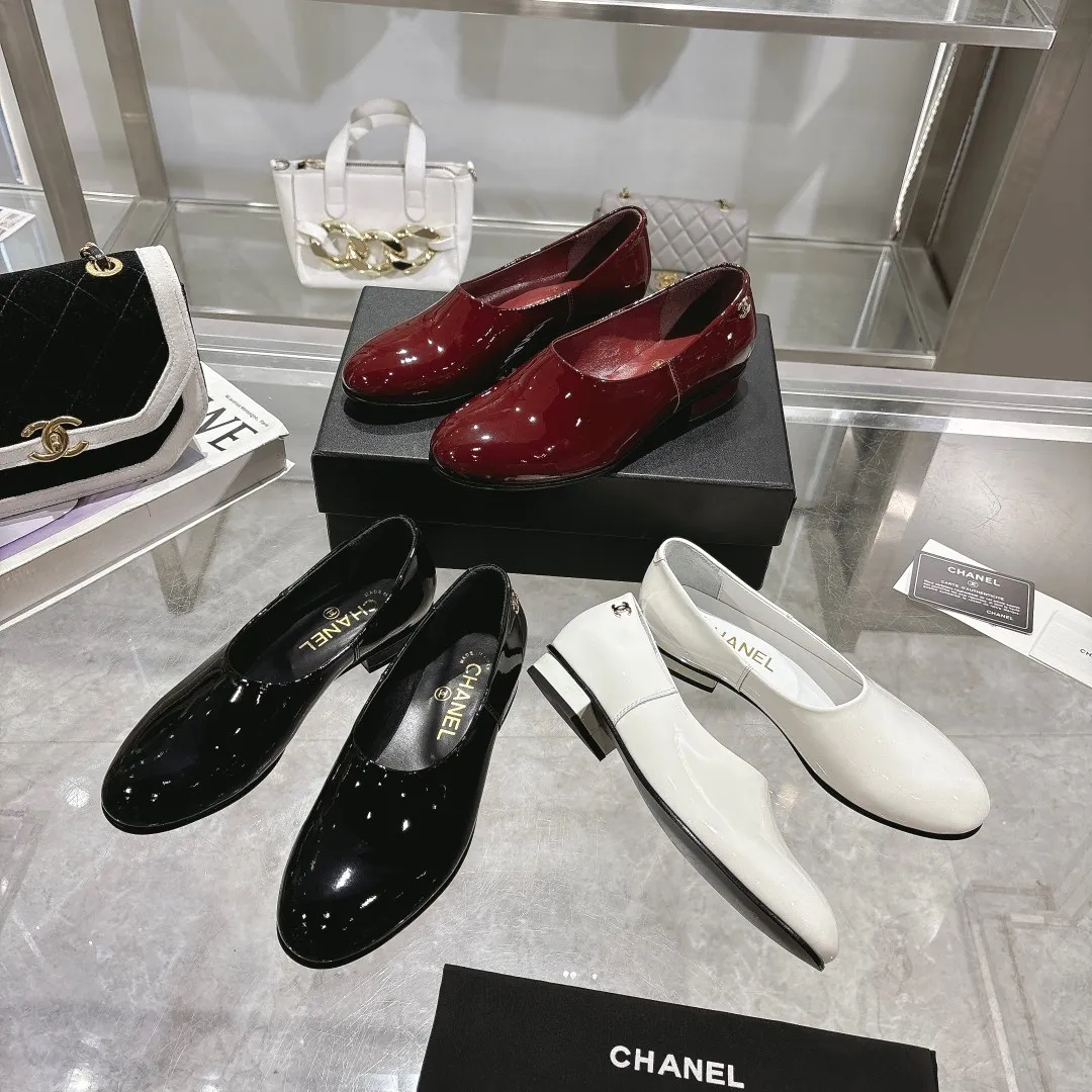 💕💕Factory direct selling price p380💕💕 Genuine leather sole +40 25C early spring new Chanel loafers; Fabric: patent leather: color black; white; burgundy, code number: 5-40; (custom-made 41 custom-made, non-returnable), rubber sole genuine leather sole +40